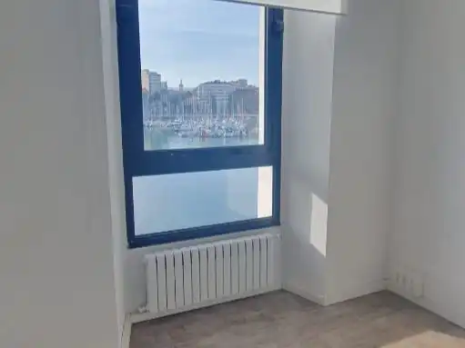 Schlafzimmer von Büro zur Miete in Gijón  mit Heizung und Internet