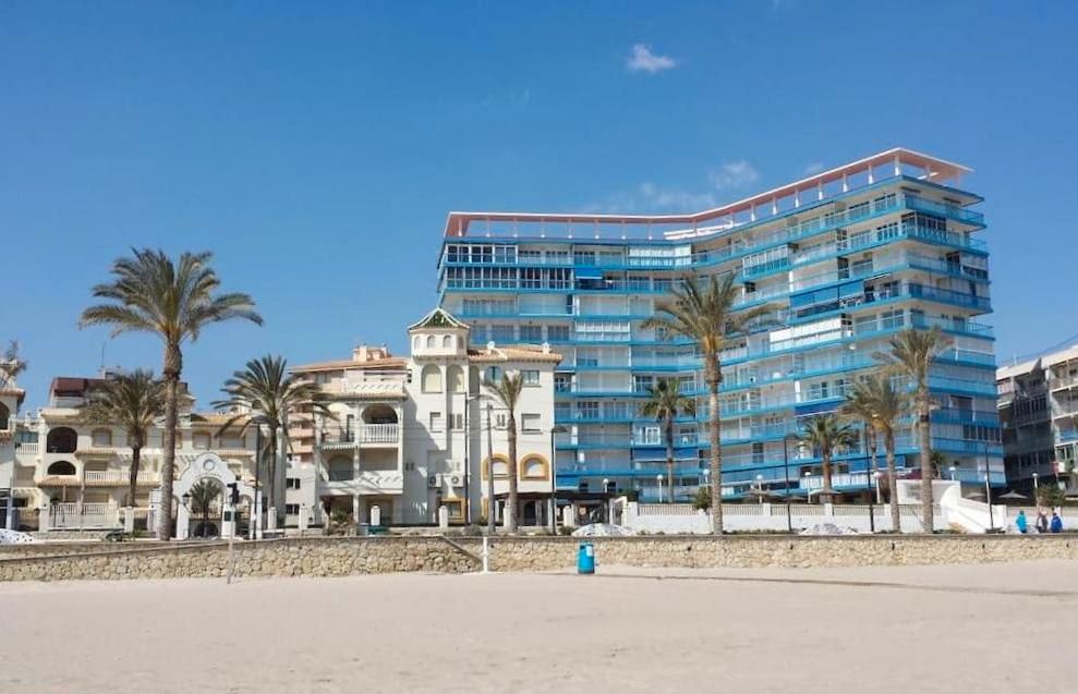 Vista exterior de Apartament de lloguer en El Campello amb Aire condicionat, Terrassa i Moblat