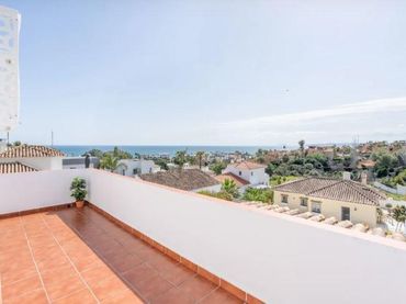 Chalet con balcón en venta en Estepona Pueblo