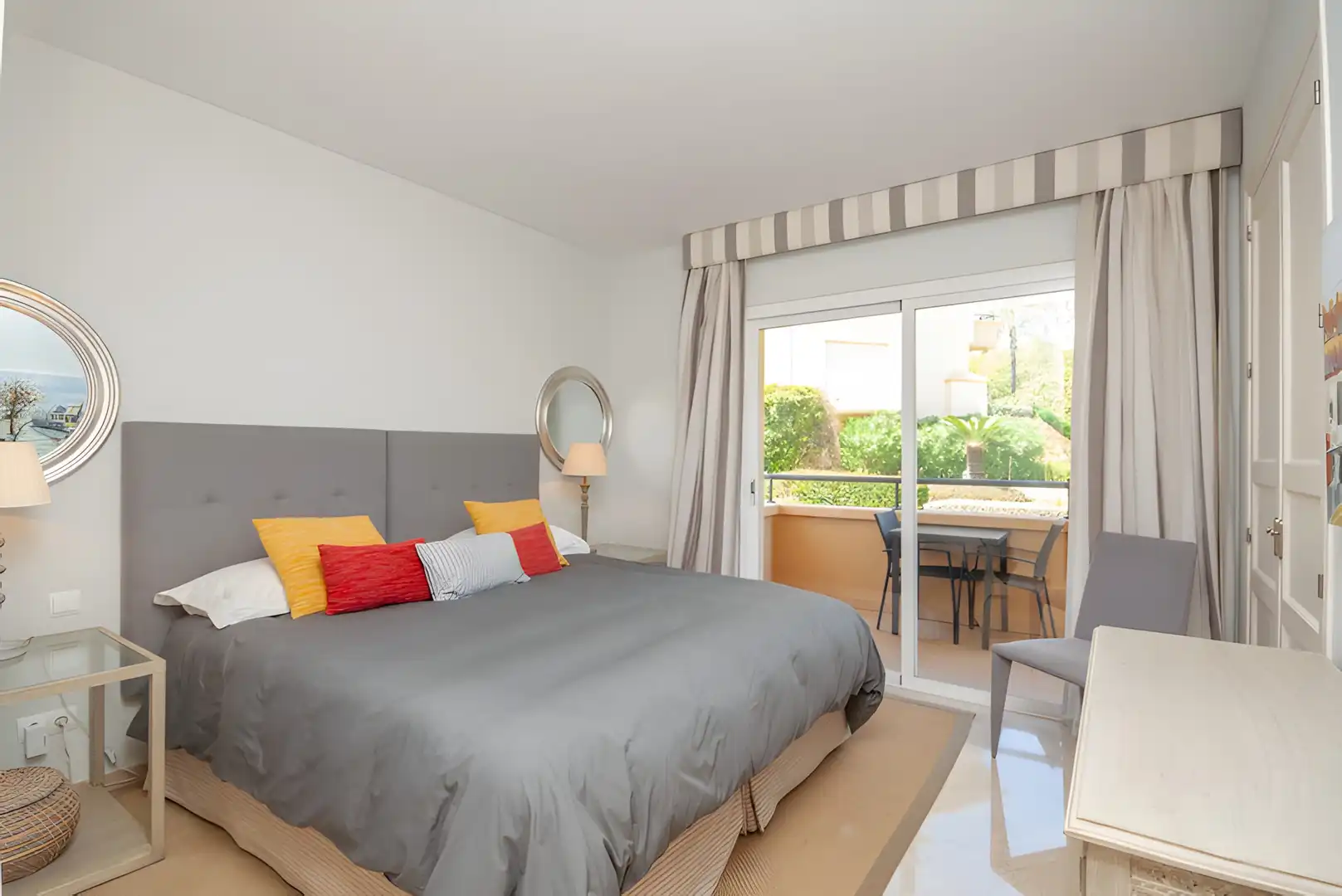 Apartment with pool for sale in Elviria - Cabopino, imagen 9