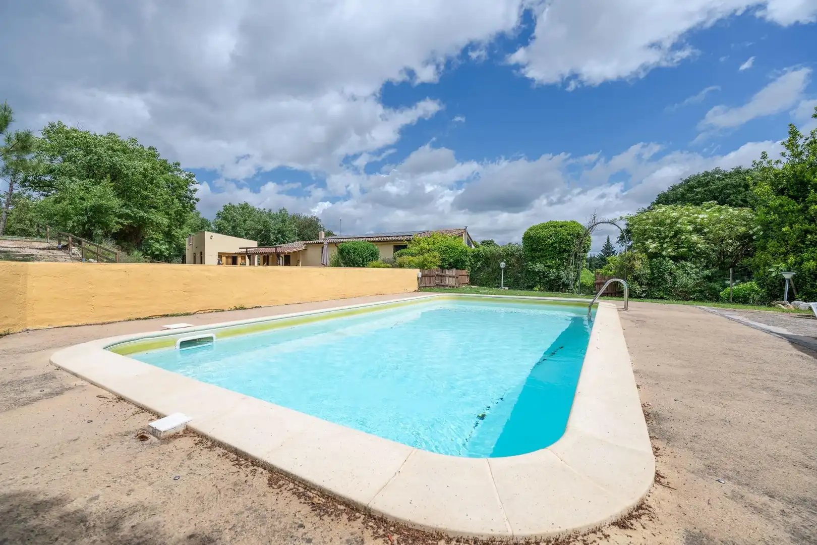 Piscina de Finca rústica en venta en Bescanó con Calefacción, Jardín privado y Trastero