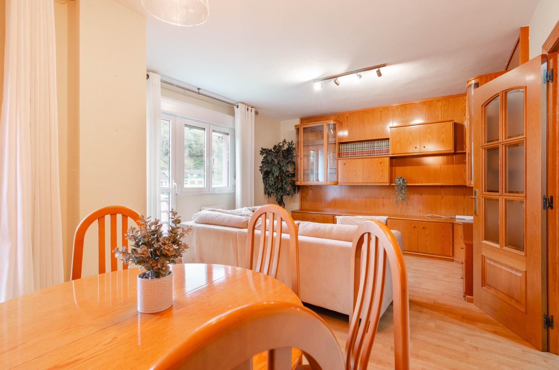 Comedor de Piso en venta en Riosa con Calefacción y Balcón