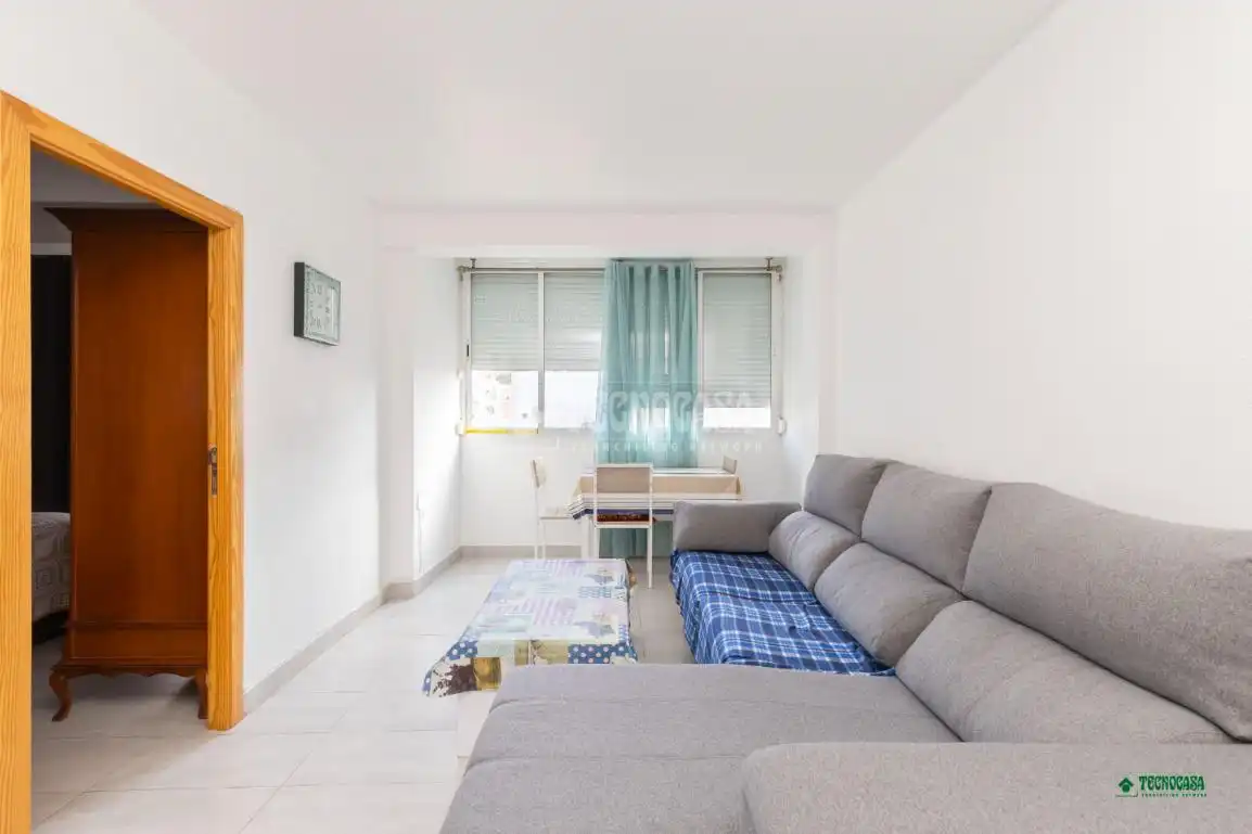 Wohnzimmer von Wohnung zum Verkauf in Almería mit Klimaanlage und Heizung
