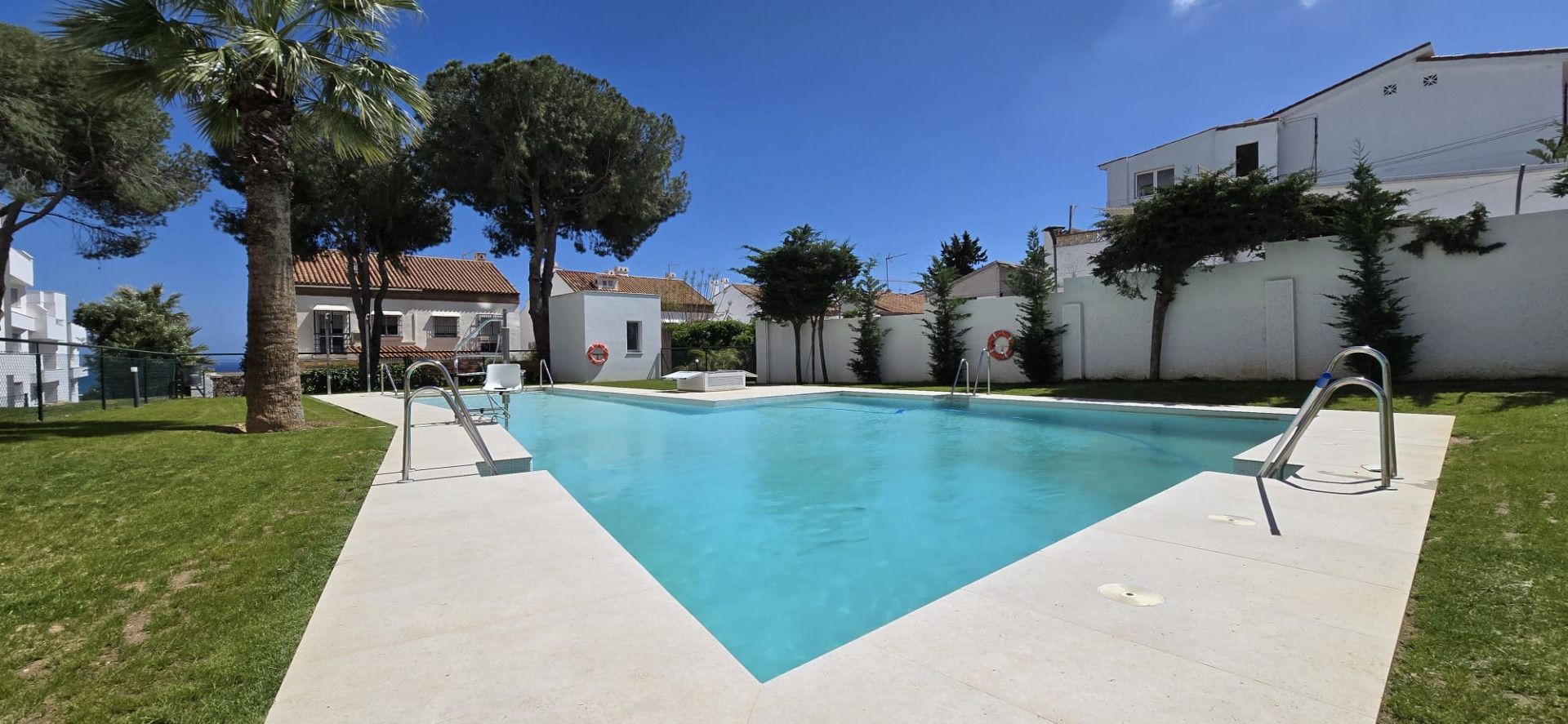 Piscina de Apartament de lloguer en Torremolinos amb Aire condicionat, Calefacció i Terrassa