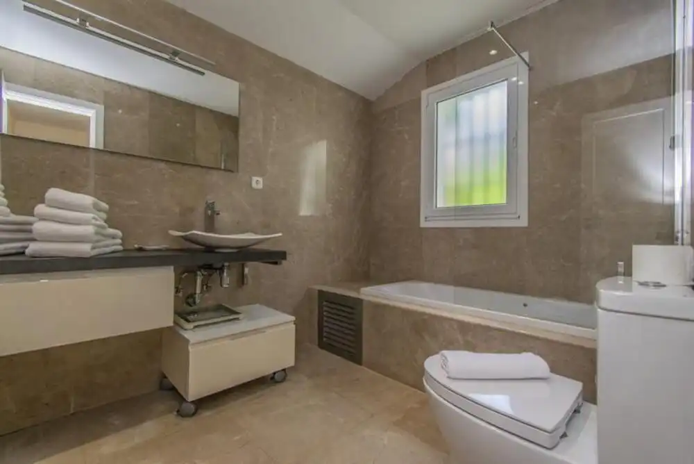 Bathroom of Houses for sale in Marbella  with Air Conditioner, Private garden and Terrace