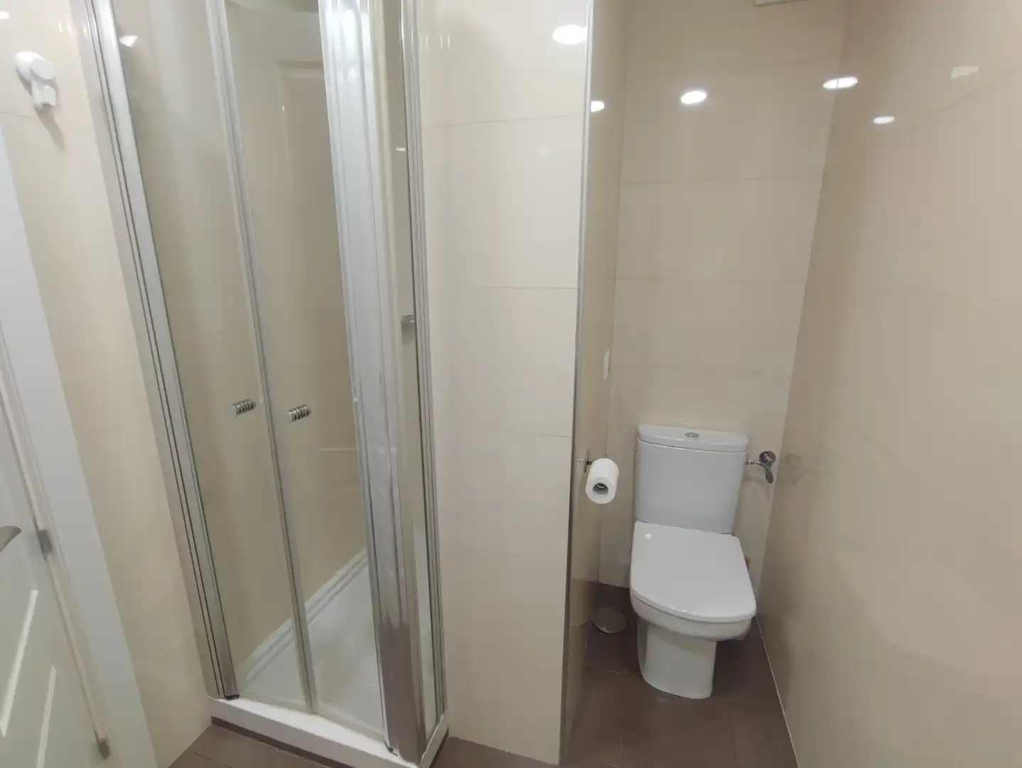 Baño de Piso en venta en Madrid con Aire acondicionado, Calefacción y Jardín privado