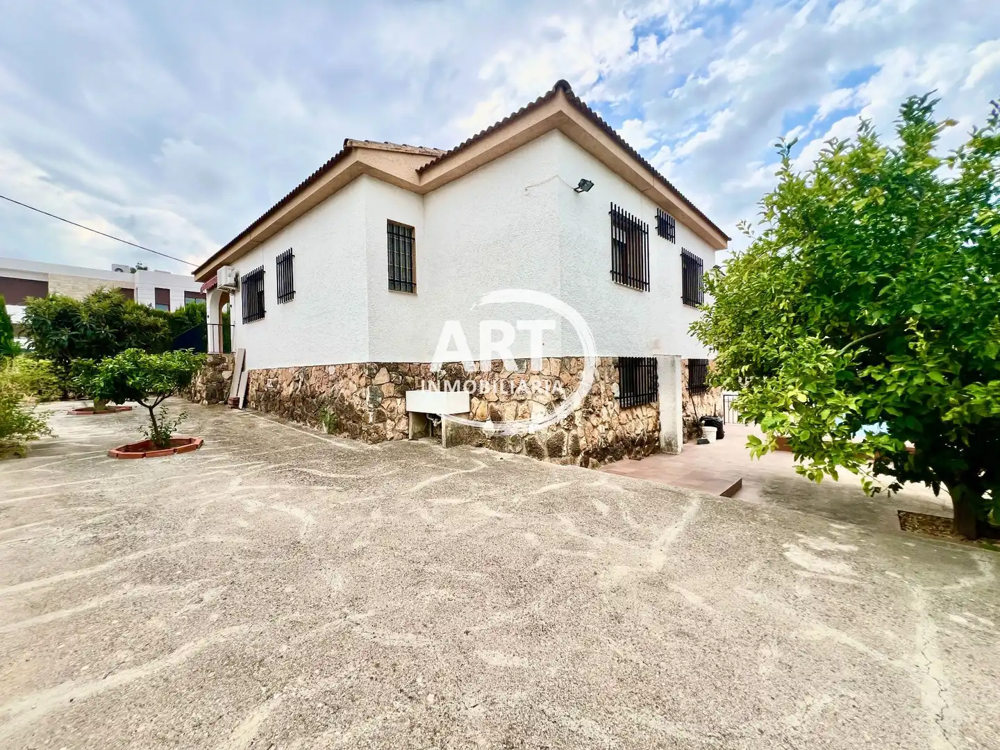 Vista exterior de Casa o chalet en venta en Riba-roja de Túria, Valencia