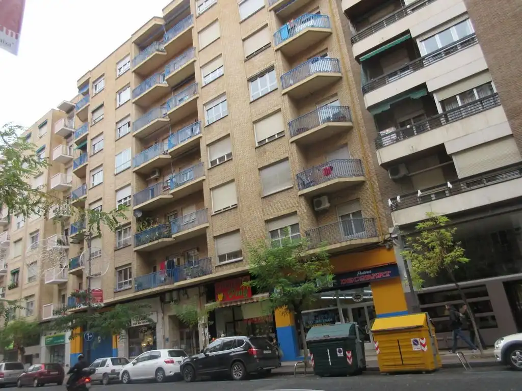 Pis amb terrassa en venda a Avenida Gonzalo de Berceo 16
