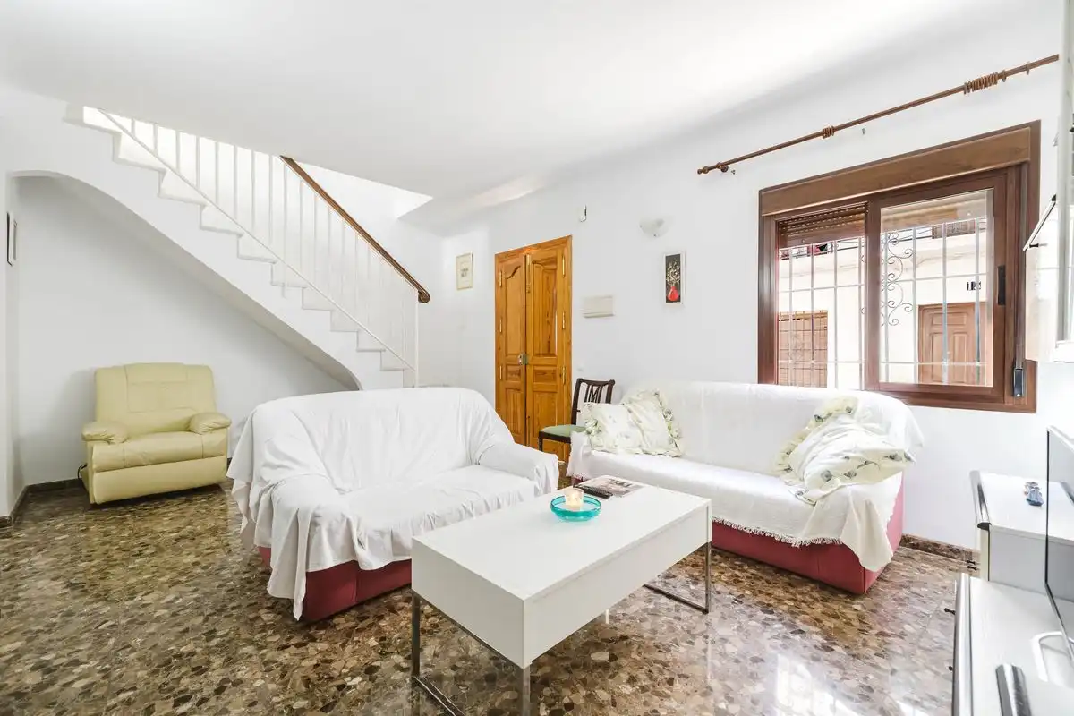 Sala d'estar de Casa adosada en venda en Nerja amb Calefacció, Terrassa i Balcó