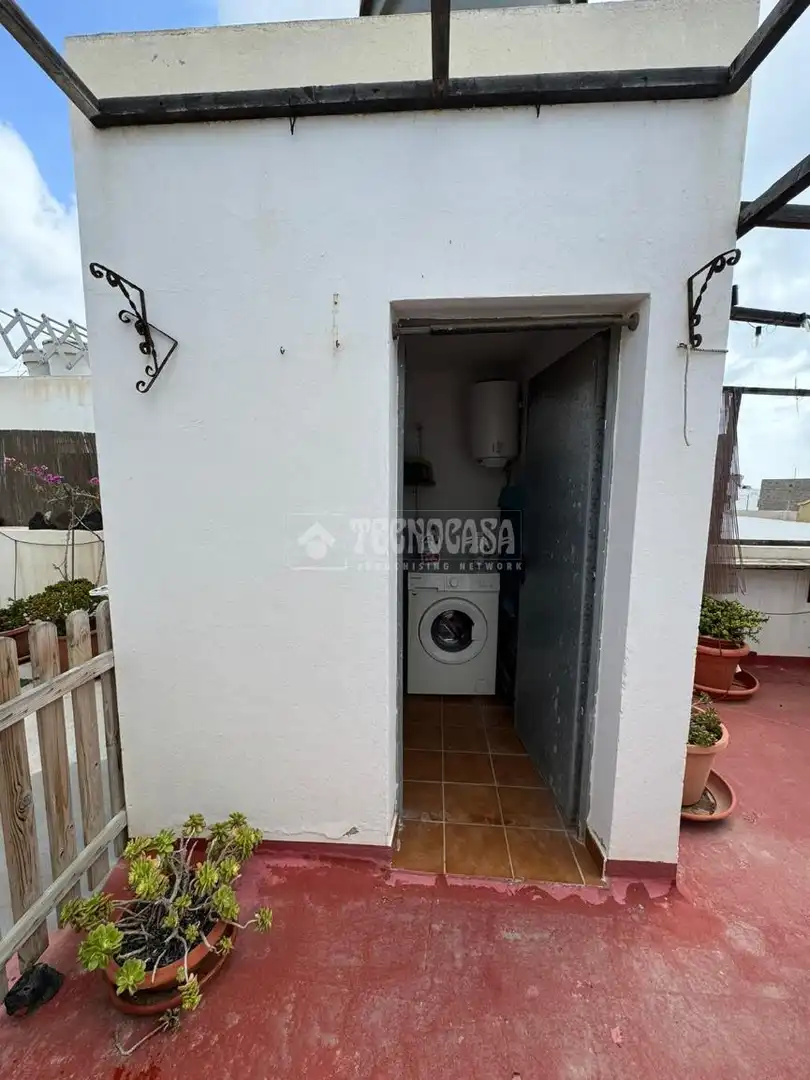 Habitación de Ático en venta en Arrecife con Amueblado y Balcón
