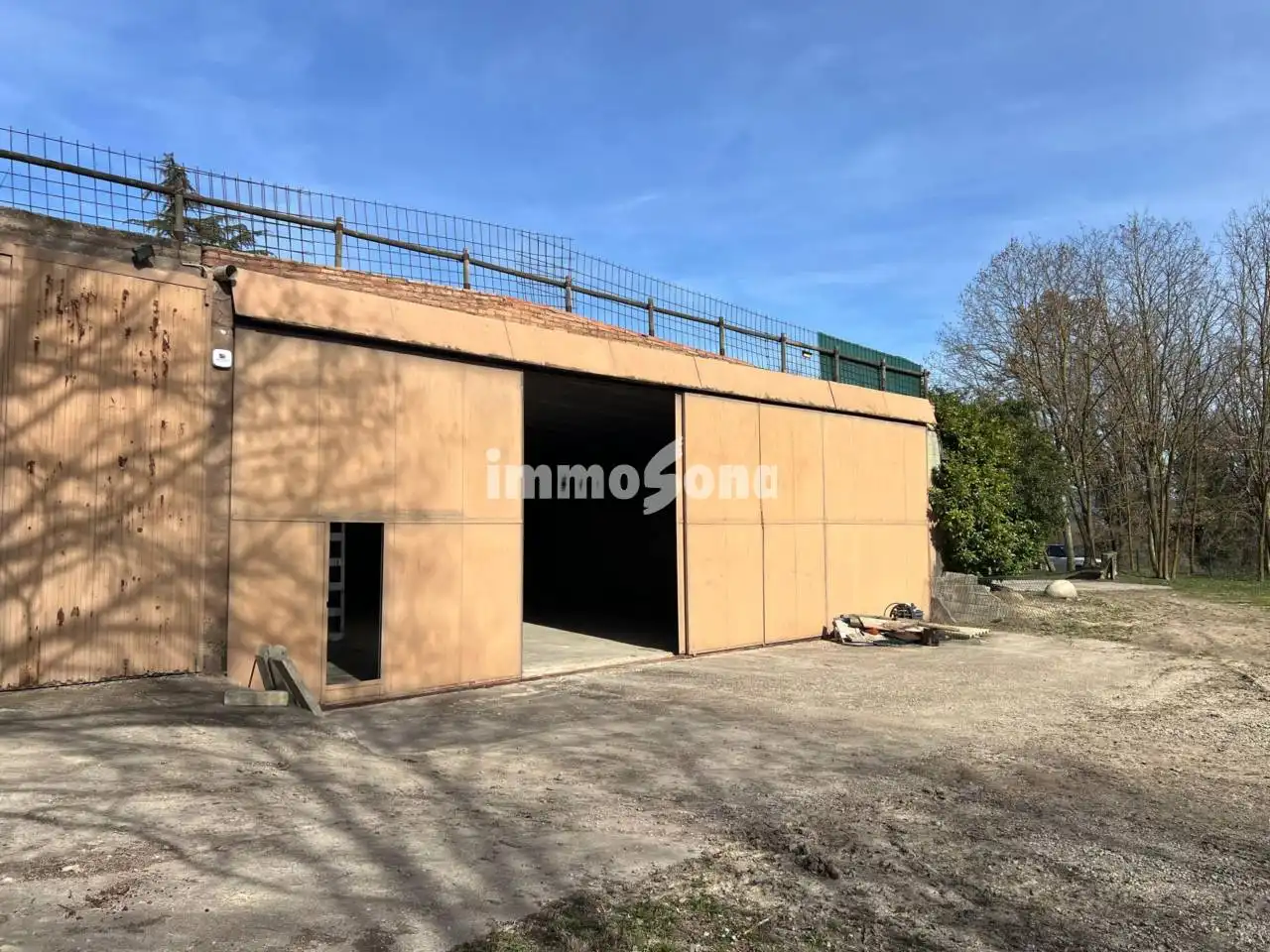 Fabrikhallen zur Miete in Tona