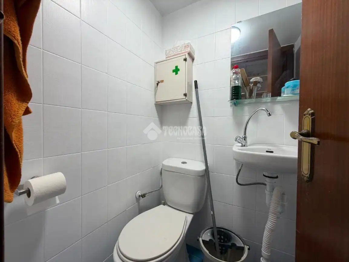 Badezimmer von Geschaftsraum zur Miete in Málaga mit Klimaanlage