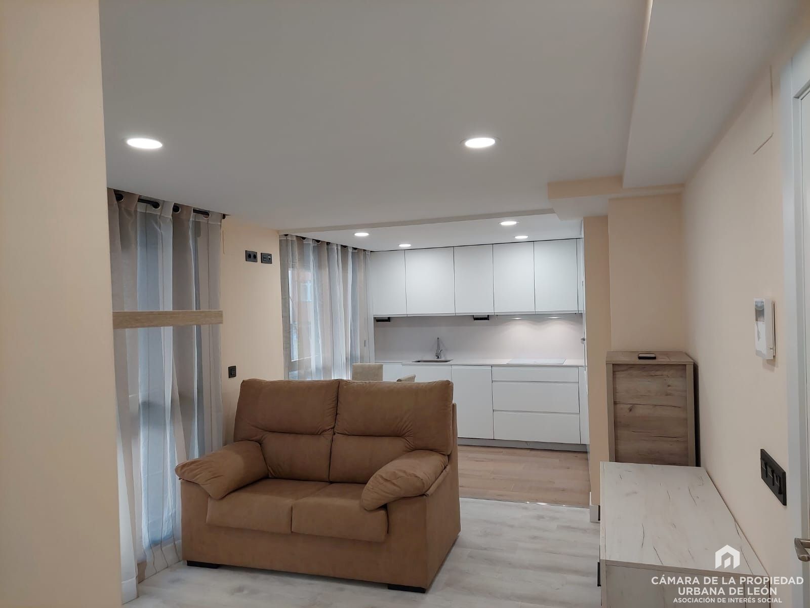 Sala d'estar de Pis de lloguer en León Capital  amb Calefacció, Traster i Moblat