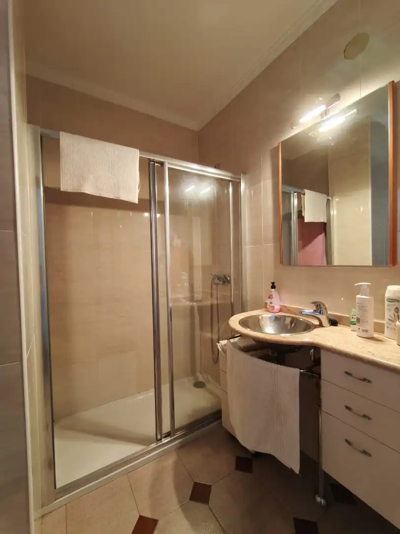 Badezimmer von Wohnung zum Verkauf in Isla Cristina mit Klimaanlage, Heizung und Terrasse