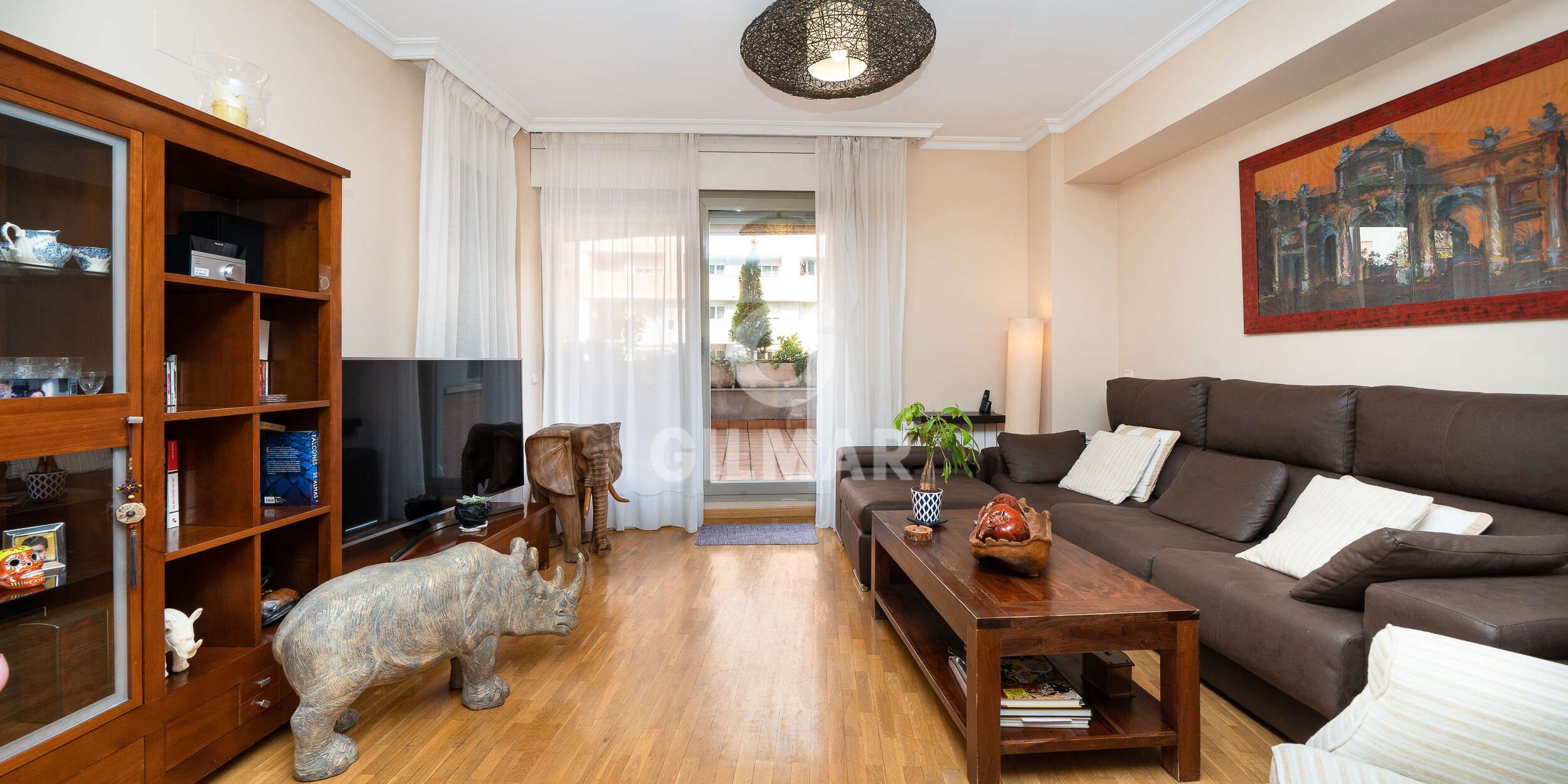 Sala de estar de Planta baja en venta en  Madrid Capital con Calefacción, Jardín privado y Piscina