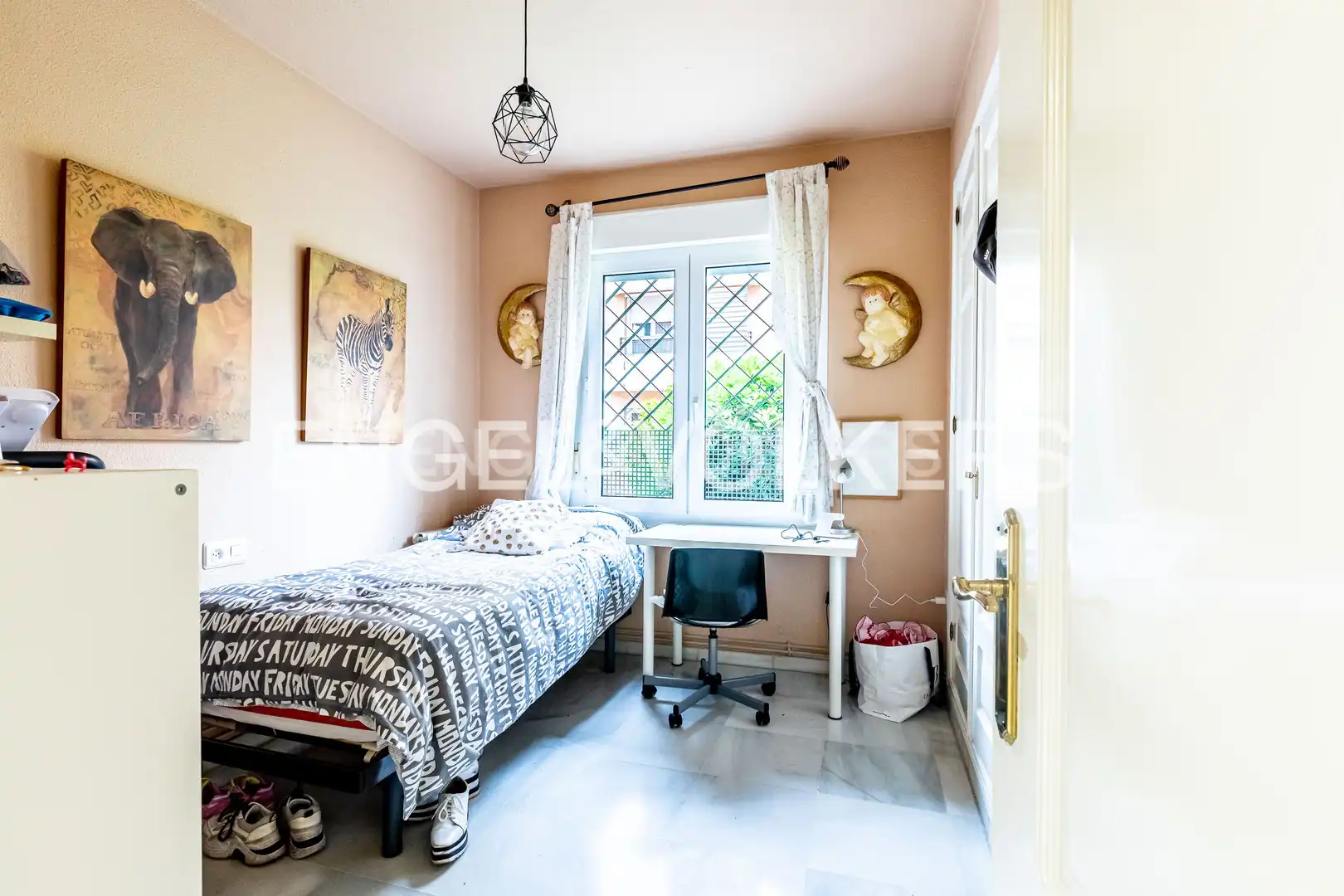 Habitación de Piso de alquiler en Sevilla con Aire acondicionado, Calefacción y Trastero