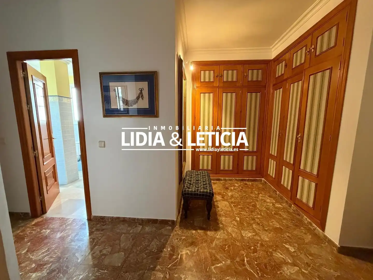 Vista exterior de Casa o xalet en venda en Alcalá de Guadaira amb Aire condicionat, Traster i Piscina