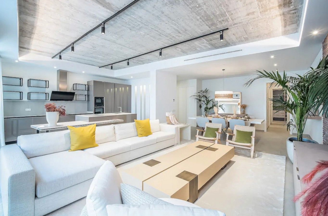 Sala d'estar de Apartament de lloguer en Marbella amb Aire condicionat, Calefacció i Parquet