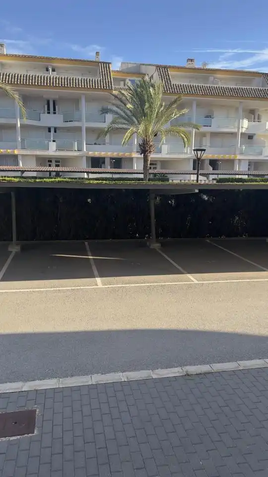 Parkplatz von Erdgeschoss zum Verkauf in Torreblanca mit Klimaanlage, Privatgarten und Terrasse