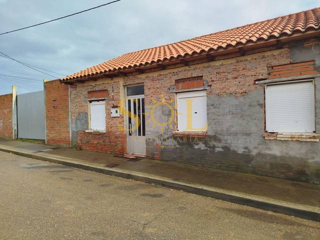Casa-chalet en Venta en Calle Carlos V, 44 en La Bañeza