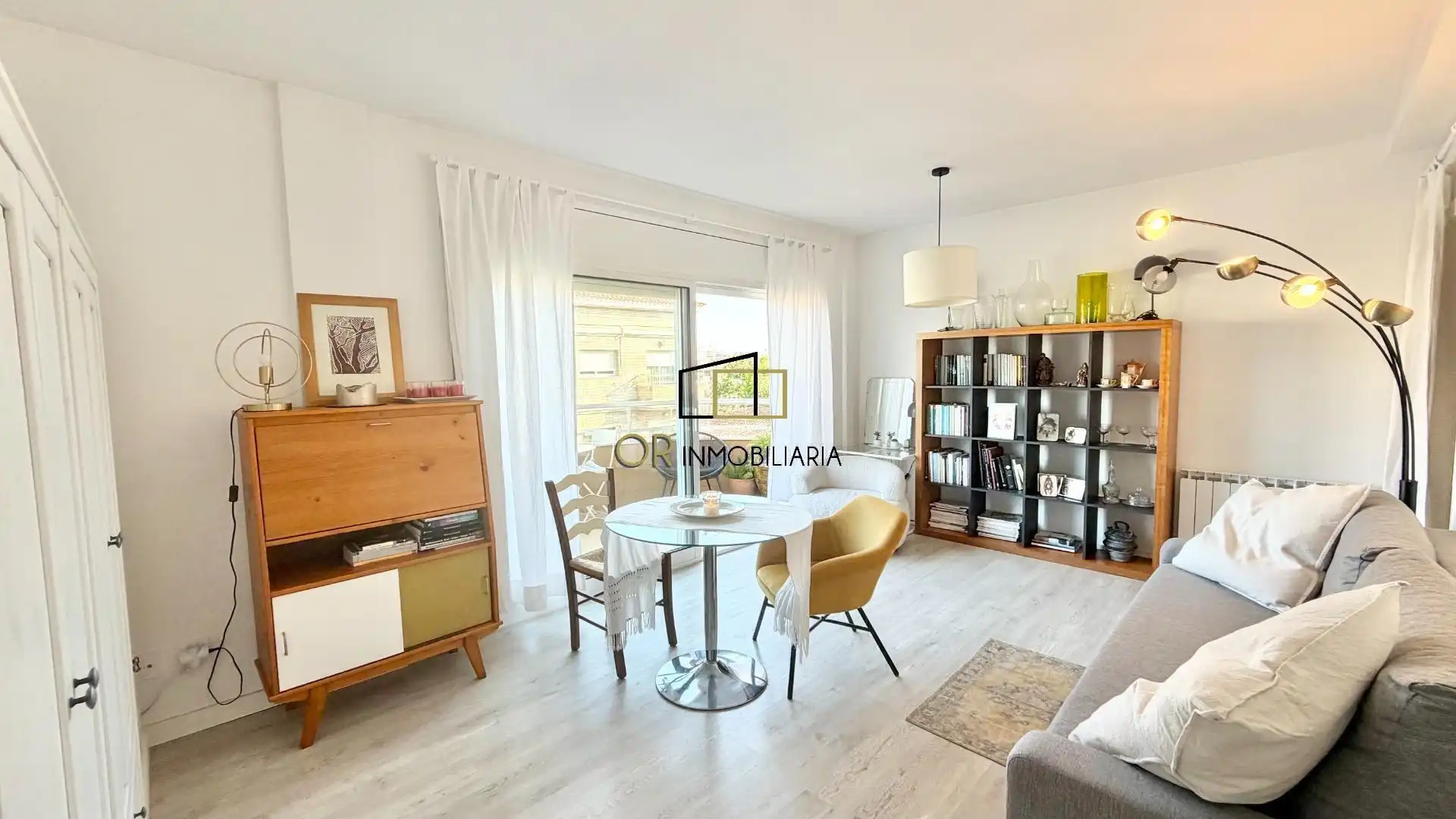 Sala de estar de Piso en venta en Vilanova i la Geltrú con Calefacción, Parquet y Terraza
