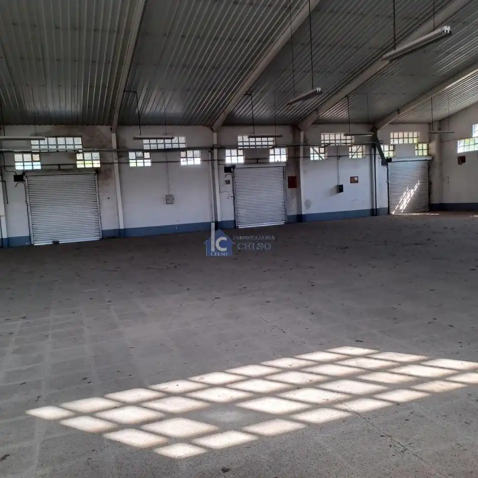 Fabrikhallen zur Miete in Ourense Capital 