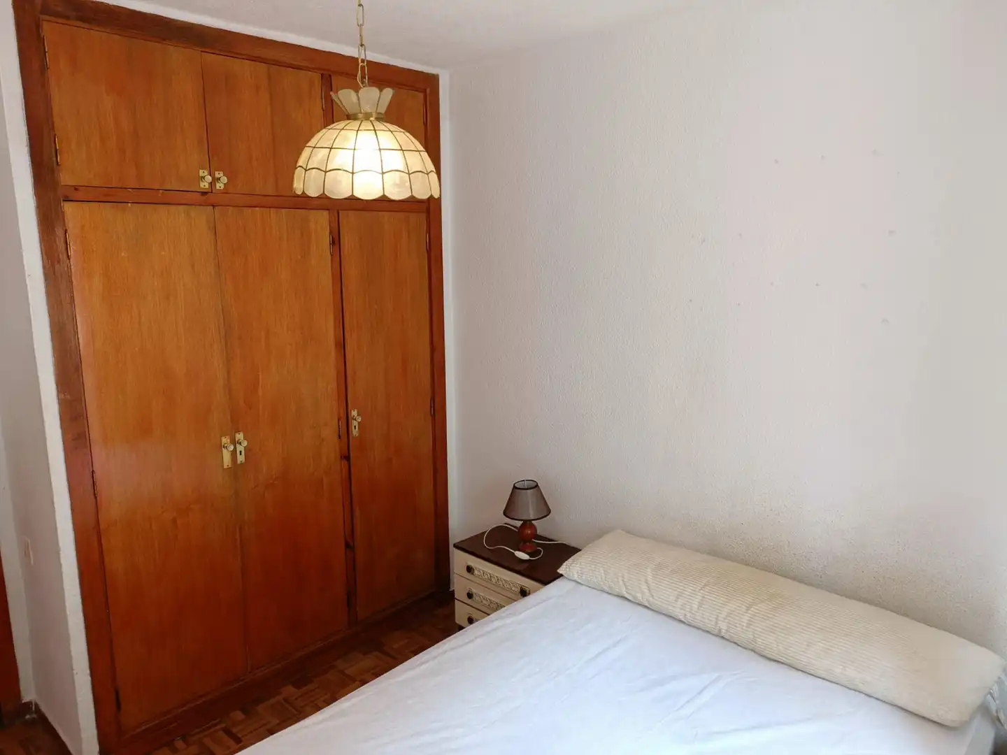Habitación de Piso de alquiler en Granada con Calefacción, Terraza y Amueblado