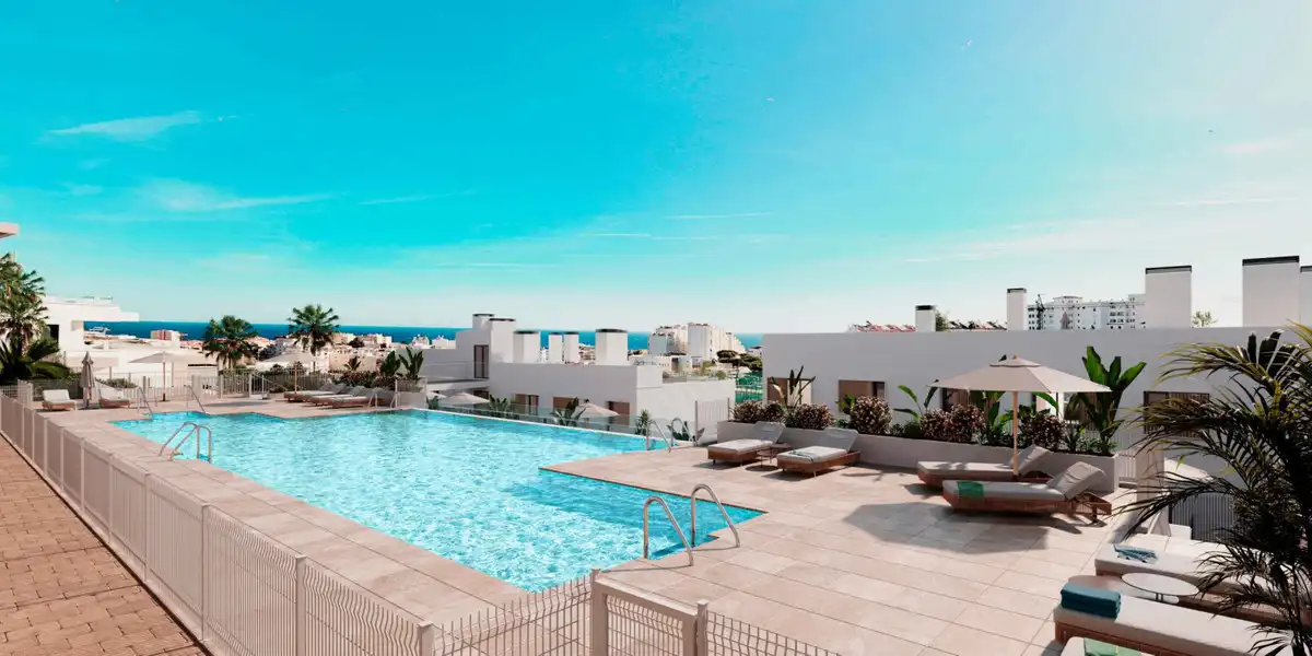 Schwimmbecken von Erdgeschoss zum Verkauf in Estepona mit Privatgarten, Terrasse und Abstellraum