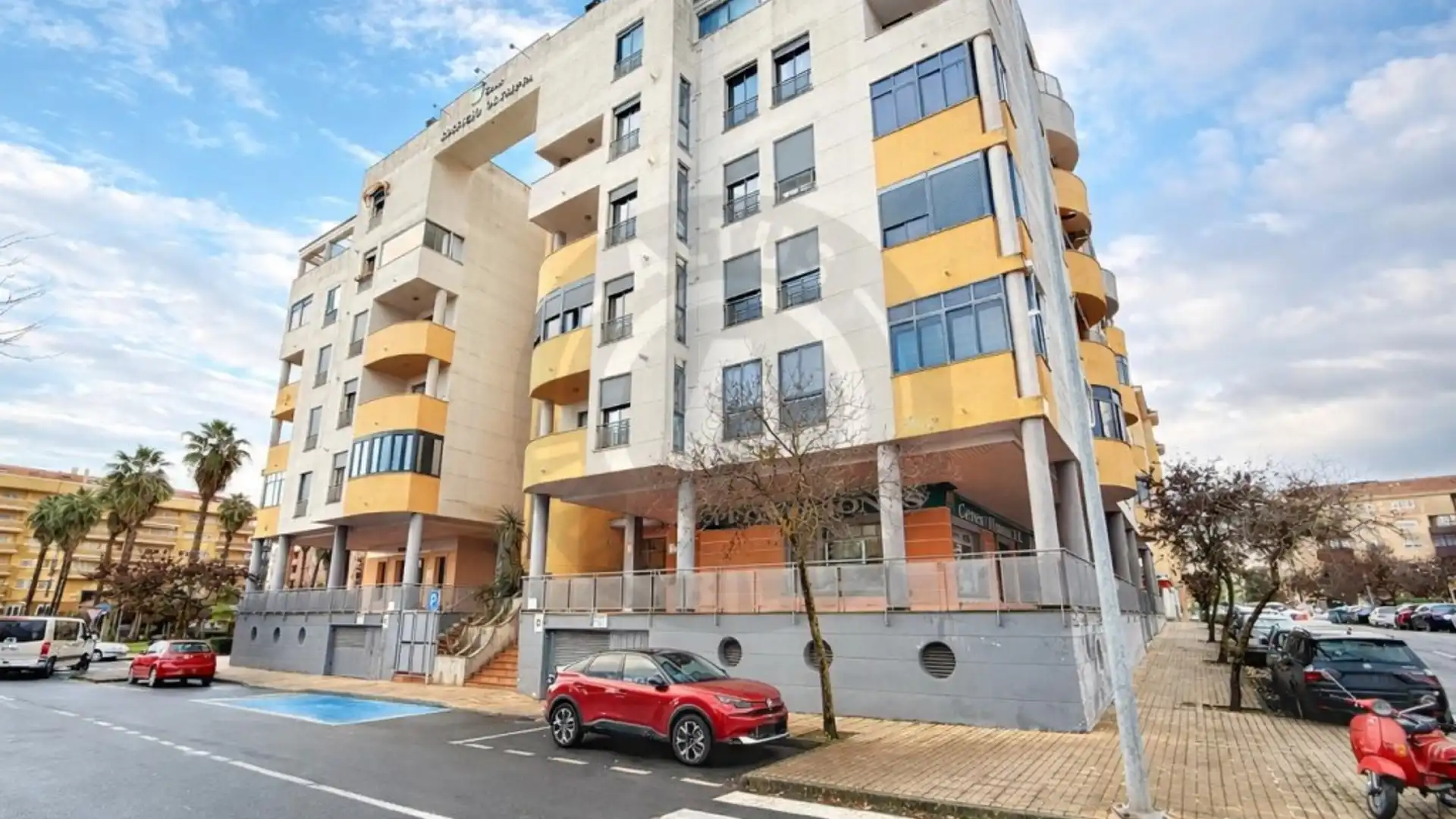 Vista exterior de Garaje en venta en Cáceres Capital