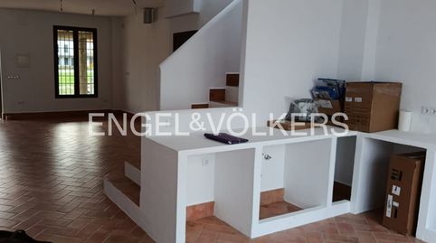 Foto 2 de Casa adosada en venta en Almonte ciudad, Almonte