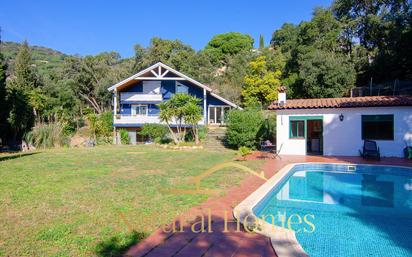 Vista exterior de Casa o xalet en venda en Arenys de Munt amb Piscina