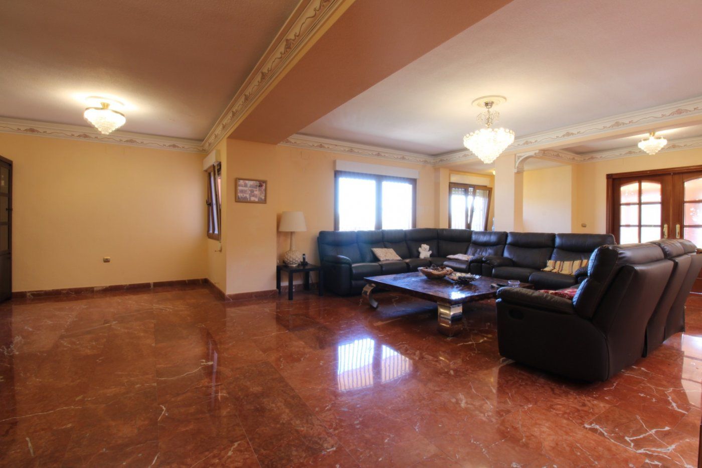 Sala d'estar de Casa o xalet en venda en Alicante / Alacant amb Aire condicionat, Calefacció i Jardí privat