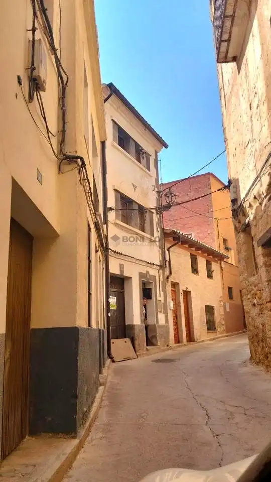 Vista exterior de Casa adosada en venda en Ademuz amb Balcó