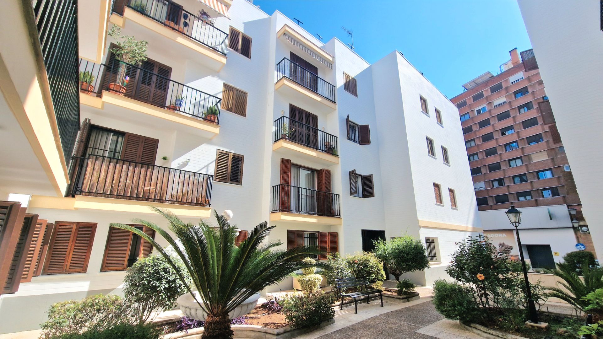Exterior view of Flat for sale in  Sevilla Capital  with Air Conditioner
