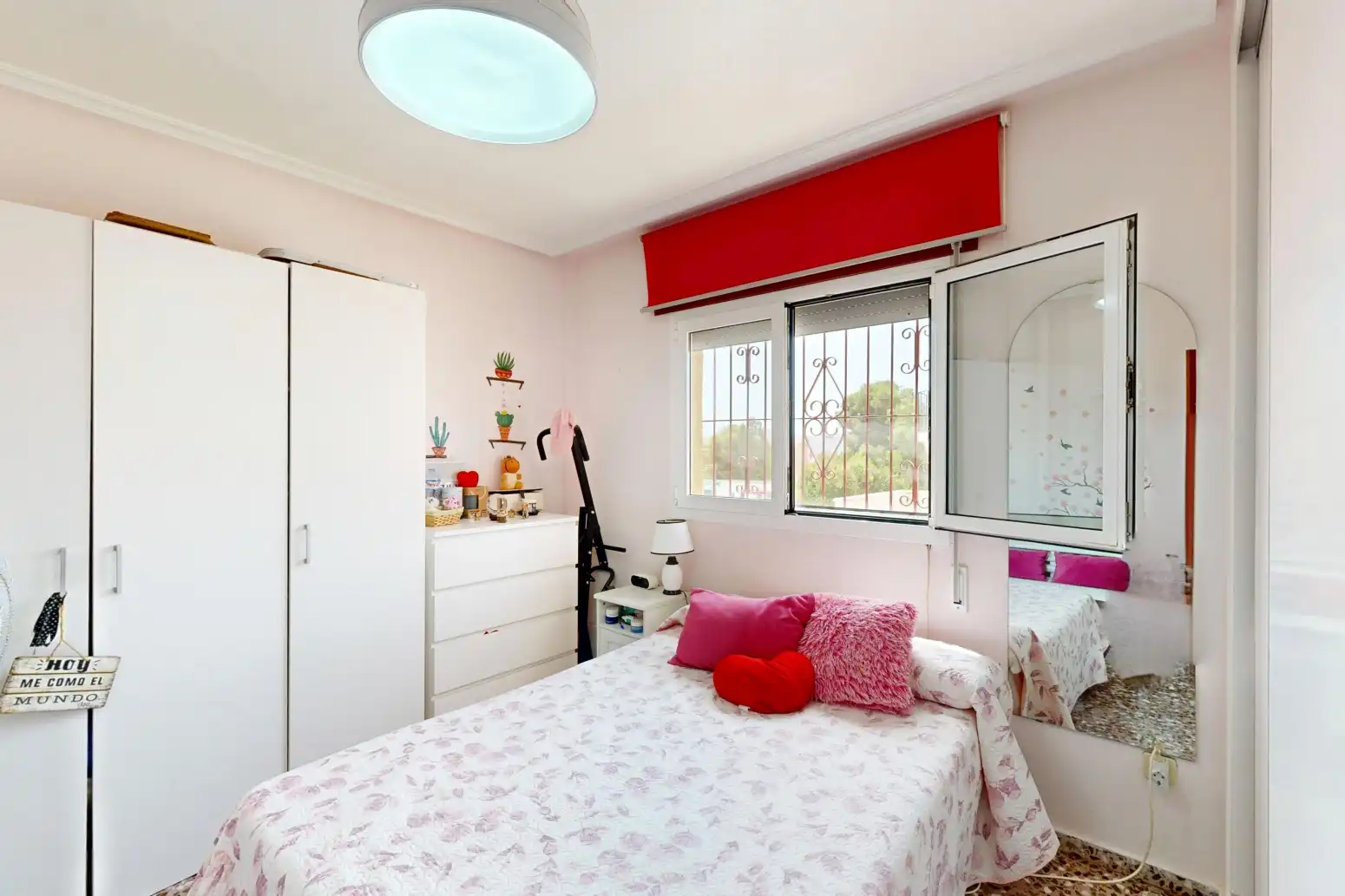 Dormitori de Casa o xalet en venda en Cartagena amb Jardí privat