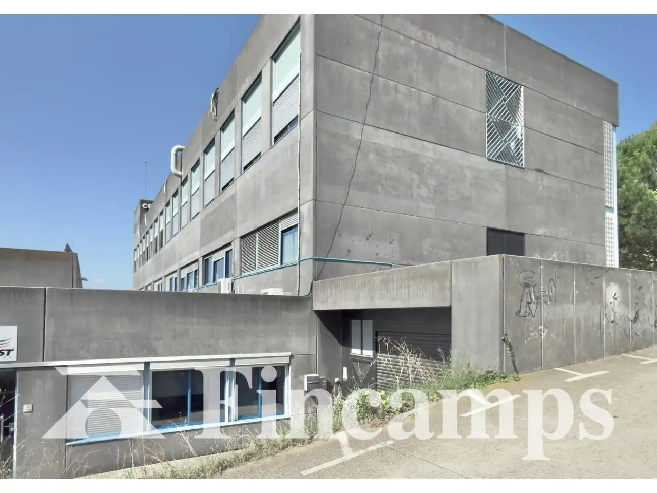 Außenansicht von Fabrikhallen zur Miete in Cerdanyola del Vallès
