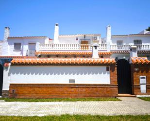 Vista exterior de Casa adosada en venda en Chiclana de la Frontera amb Aire condicionat, Jardí privat i Moblat