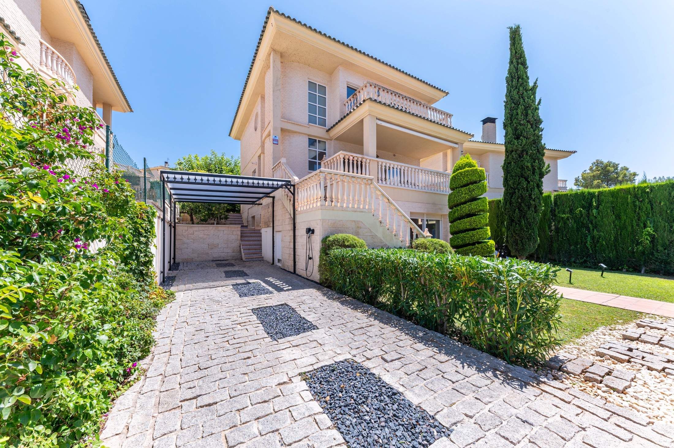 Exterior view of House or chalet for sale in Petrer  with Air Conditioner, Heating and Private garden