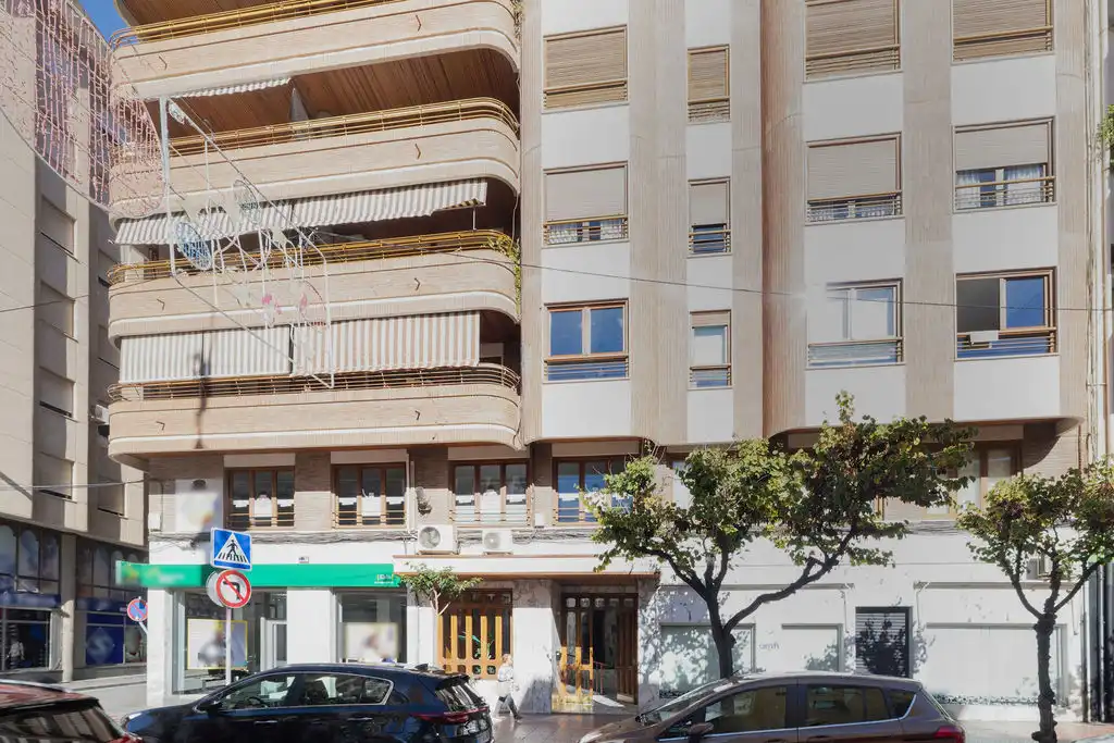 Locale commerciale in vendita a PADRE MANJON
