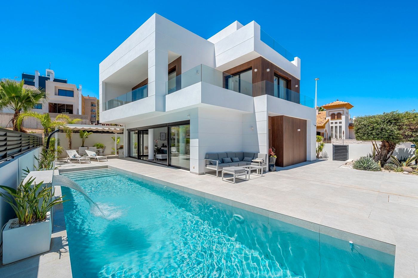 Exterior view of House or chalet for sale in Guardamar del Segura  with Air Conditioner, Heating and Private garden