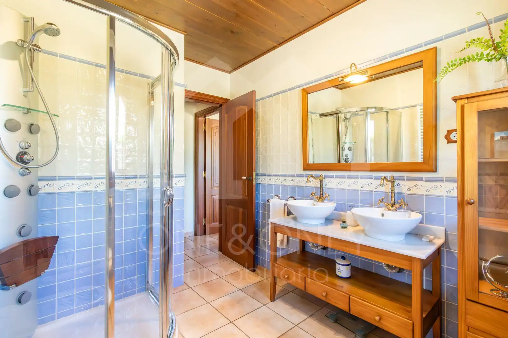 Bany de Casa o xalet en venda en Mont-roig del Camp amb Aire condicionat, Calefacció i Jardí privat