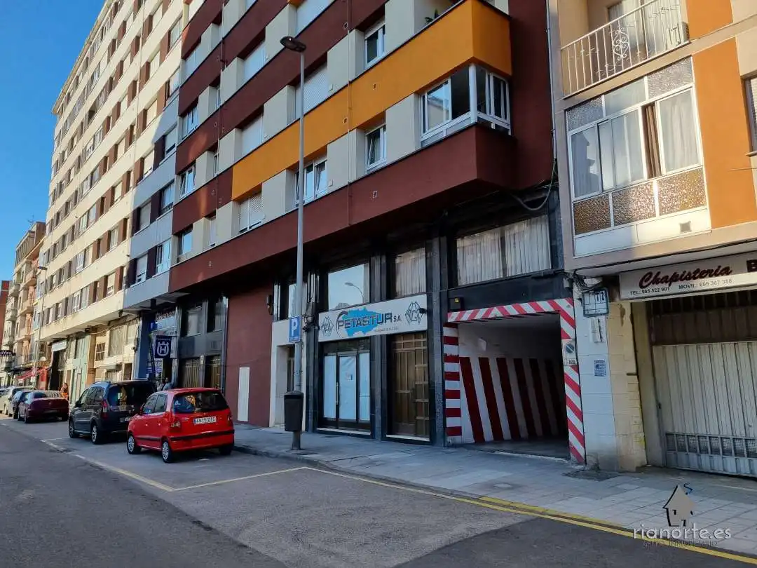 Außenansicht von Garage zum Verkauf in Avilés