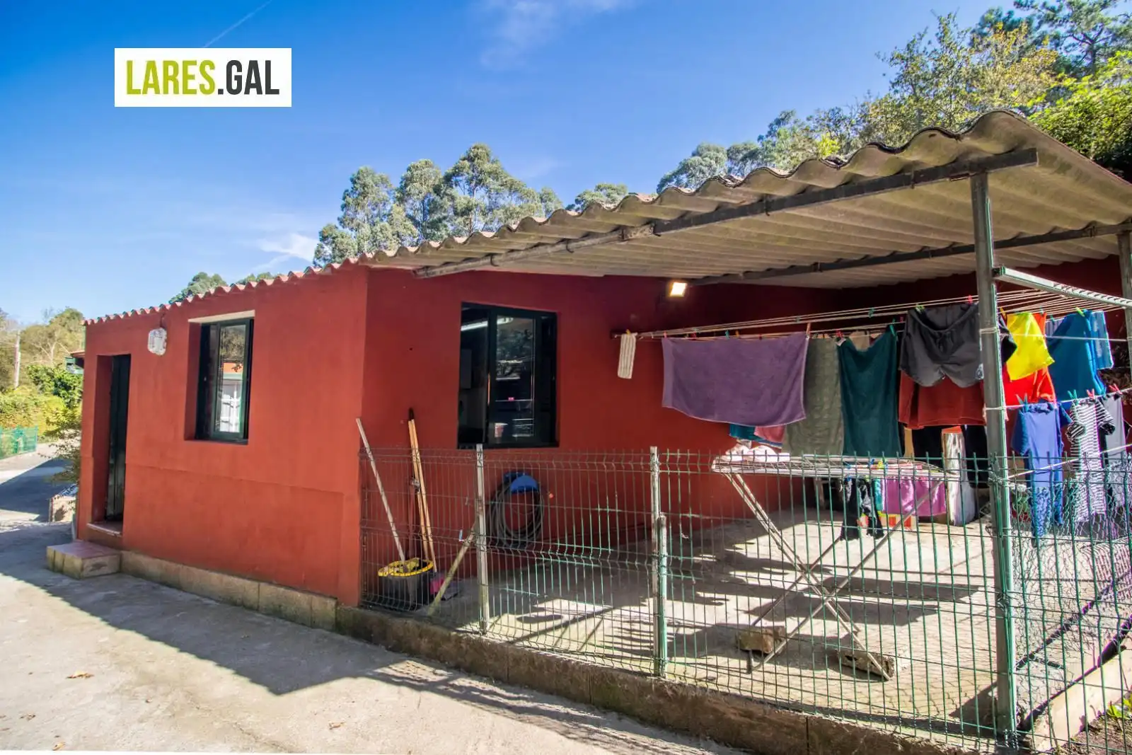 Vista exterior de Casa o xalet en venda en Cangas  amb Calefacció, Terrassa i Traster
