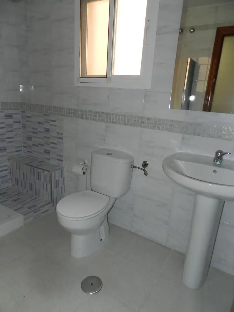 Bathroom of Flat for rent in Linares  with Air Conditioner, Heating and Furnished