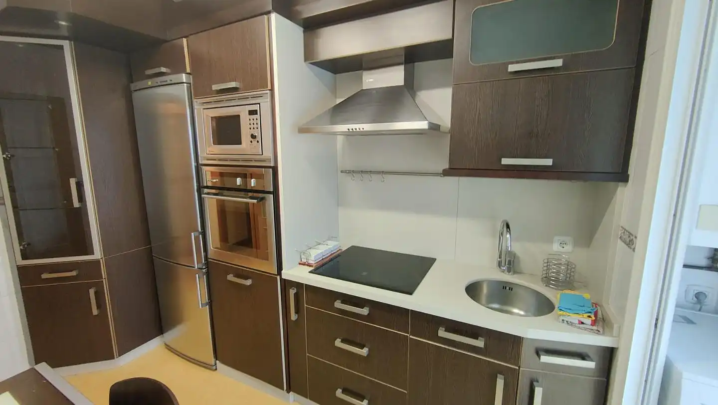 Cocina de Piso de alquiler en Santiago de Compostela  con Calefacción, Trastero y Amueblado