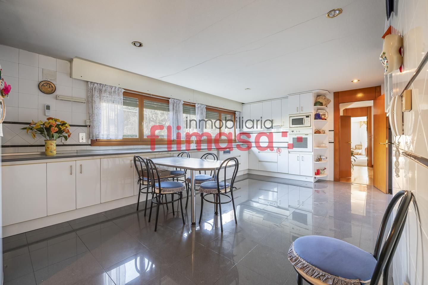 Cuina de Casa o xalet en venda en Villaviciosa de Odón amb Aire condicionat, Calefacció i Jardí privat