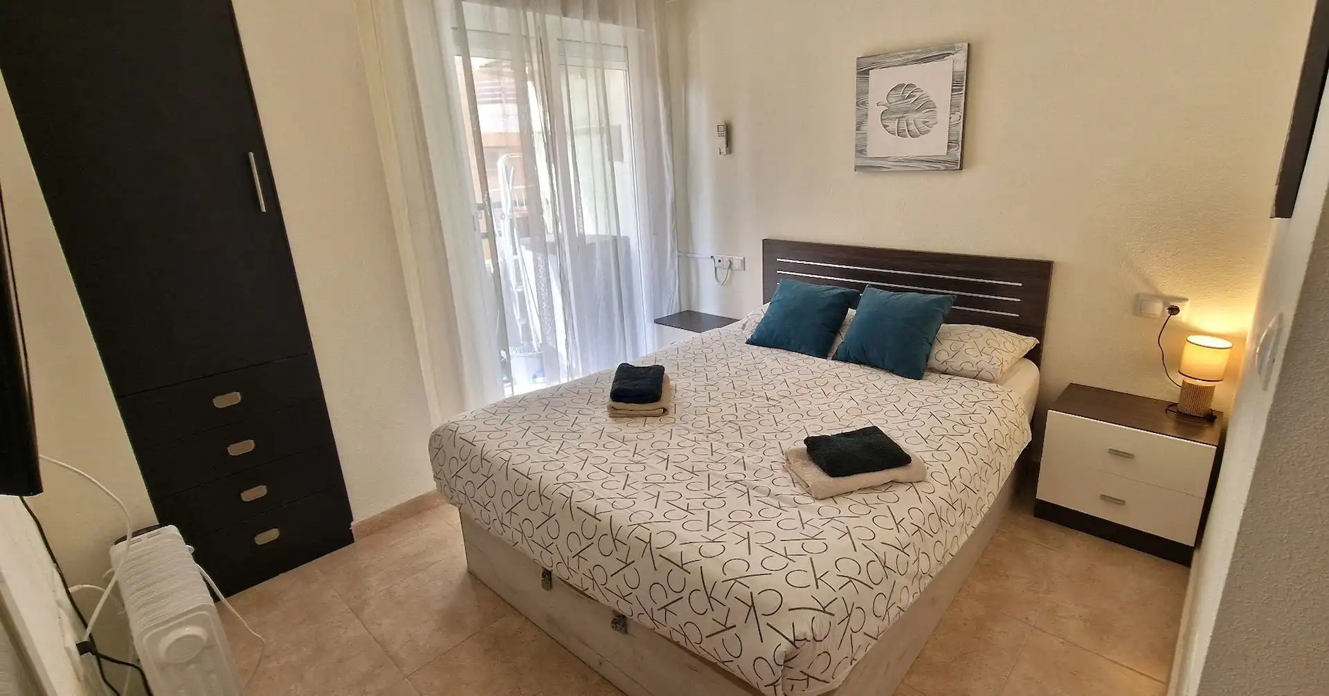 Habitación de Apartamento de alquiler en Torrevieja con Balcón y Internet