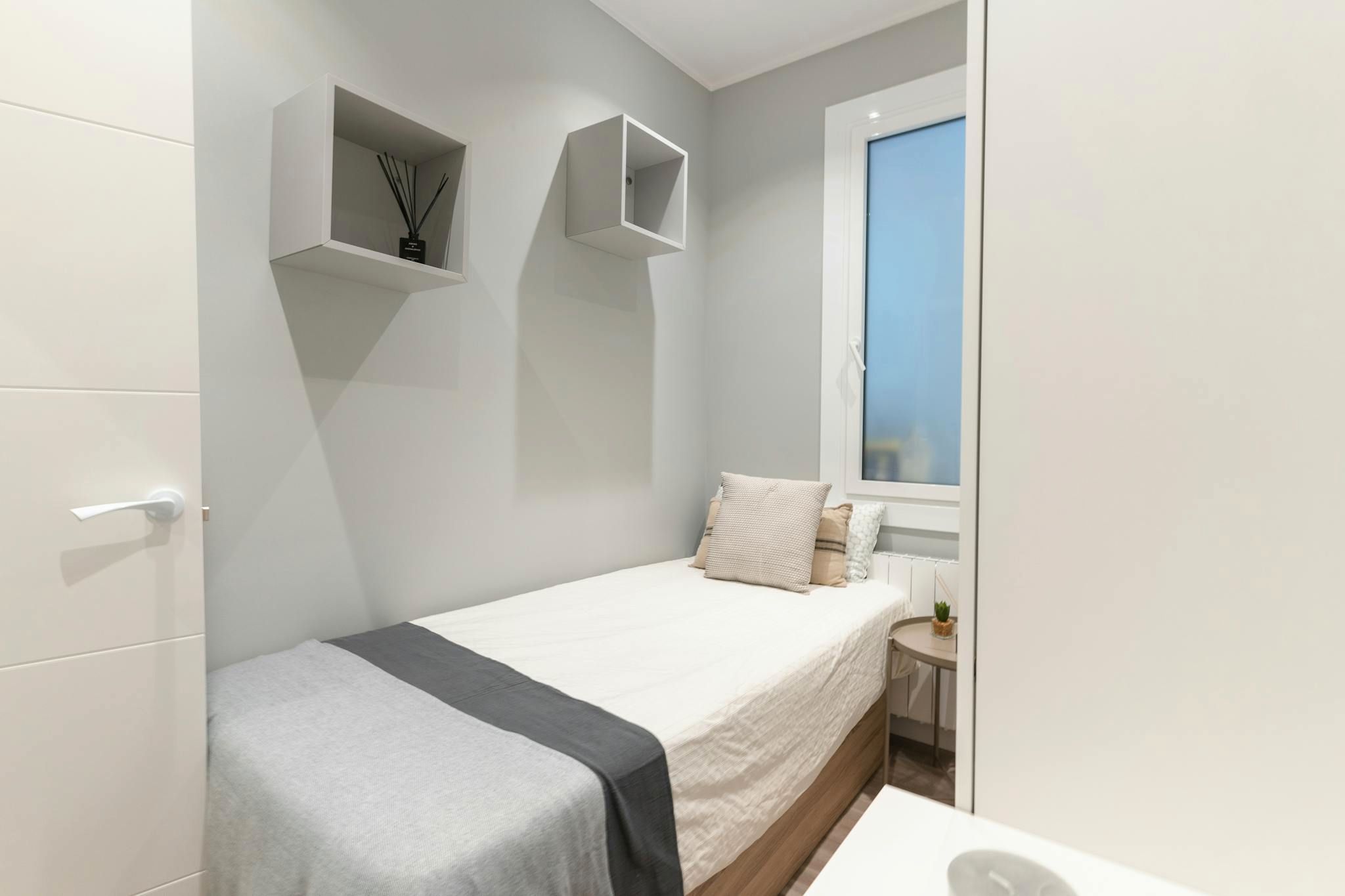 Bedroom of Flat to share in  Barcelona Capital  with Furnished, Washing machine and TV