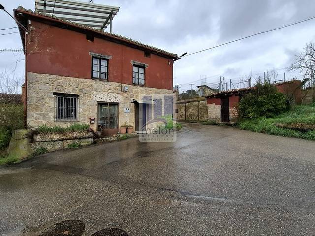 Casa-chalet en Venta en HUMIENTA en Revillarruz