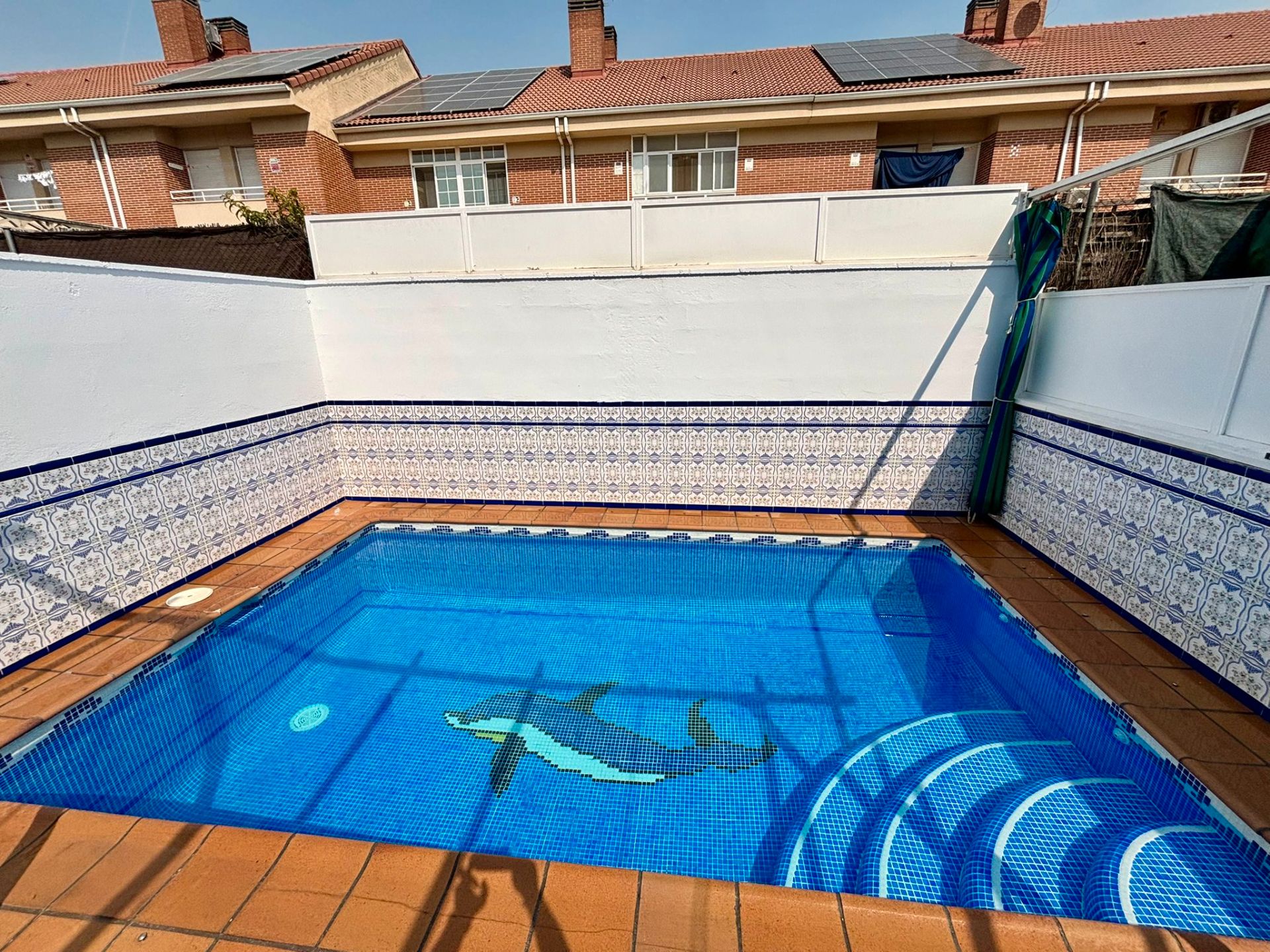 Piscina de Casa adosada en venta en Parla con Aire acondicionado, Calefacción y Jardín privado